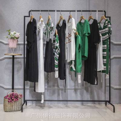 秋冬女装批发市场趋势与热门品牌解析——以紫木衫、香依倩颖为例